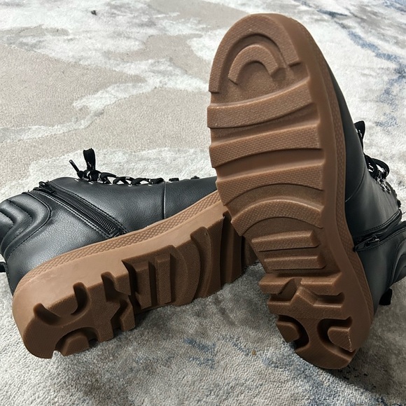 NWOT Nordstrom Rack CHIARA Black Lace Up Side Zip Faux Fur - Picture 8 of 8